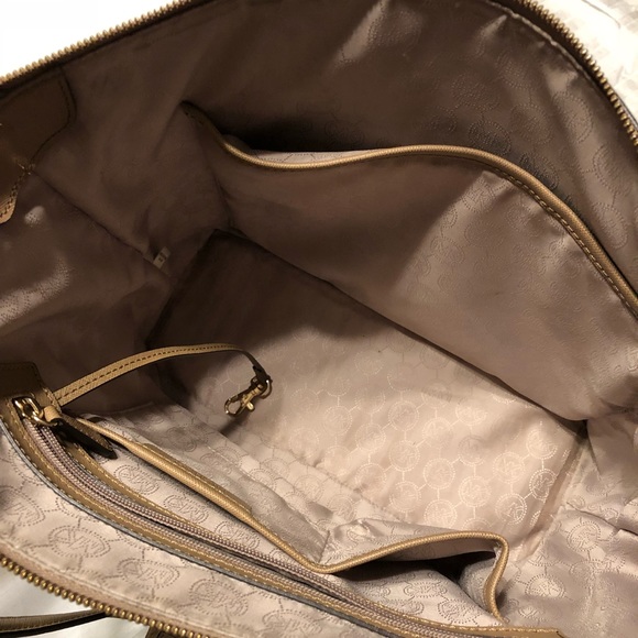 Michael Kors Tote & Wallet - Picture 5 of 8